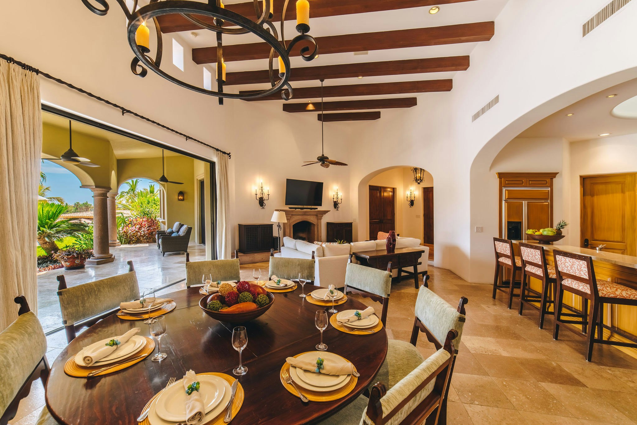 Cielos 77 - Dining Area