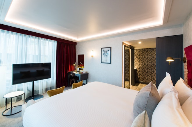 Deluxe Studio - Bedroom