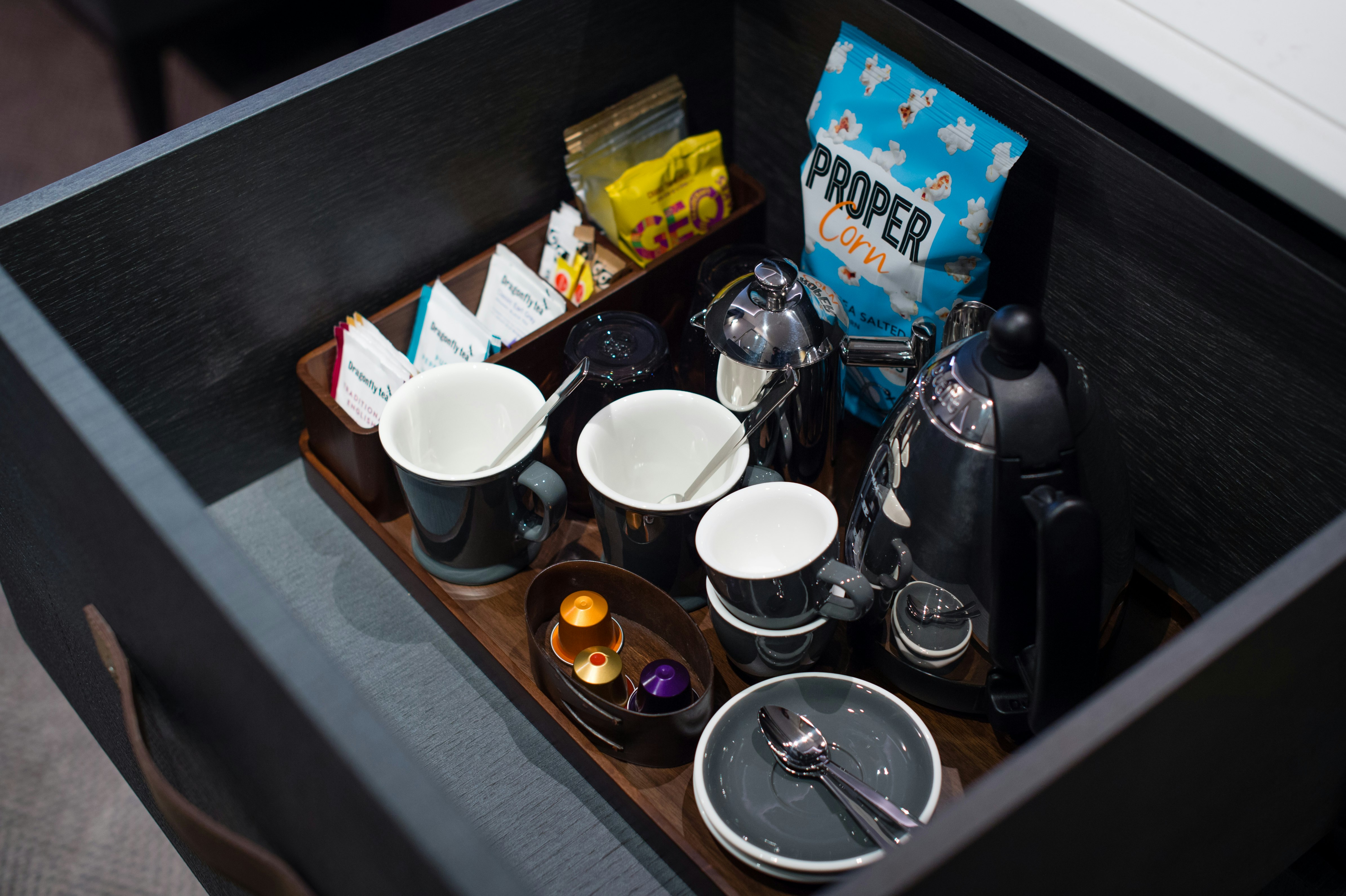 Deluxe Room - Tea & Coffee Station
