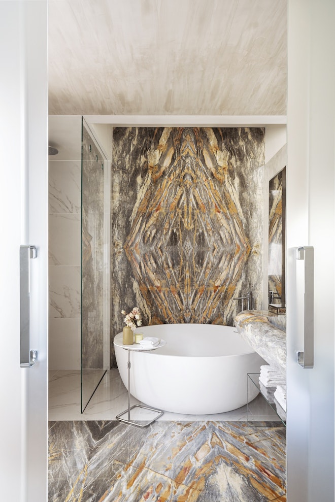 Suite Bathroom