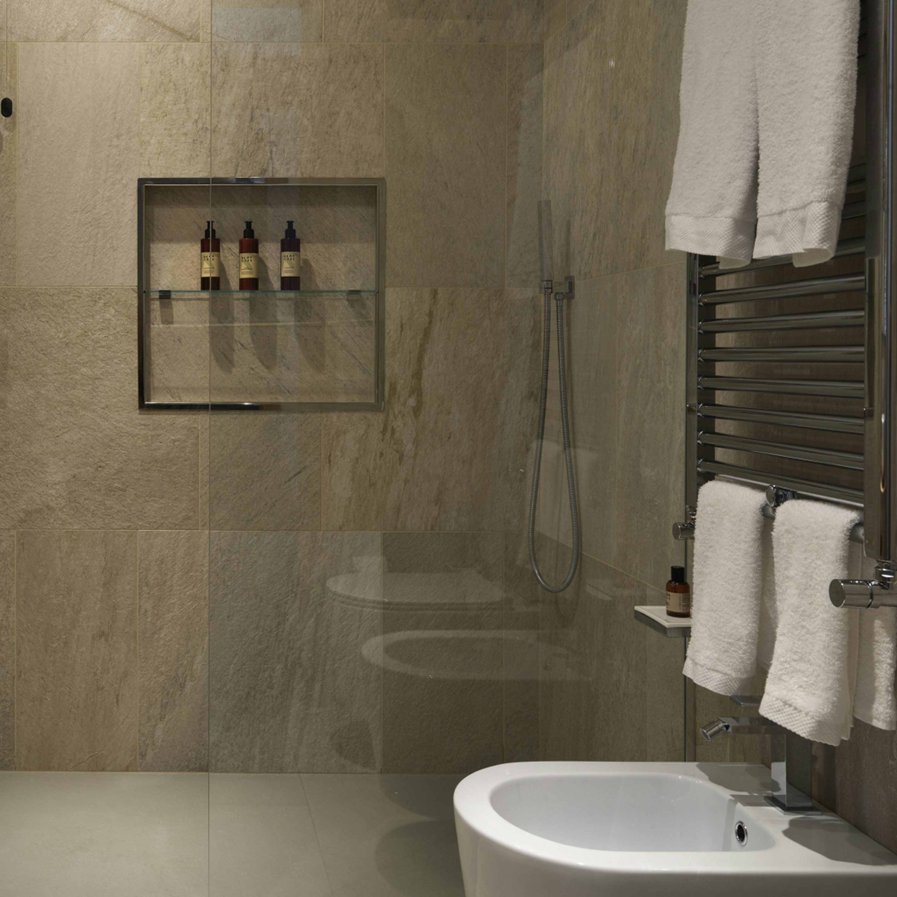 Deluxe Room Bathroom