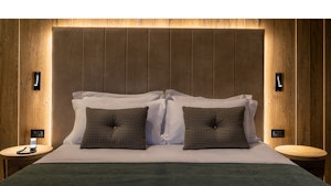 Deluxe - Bedroom