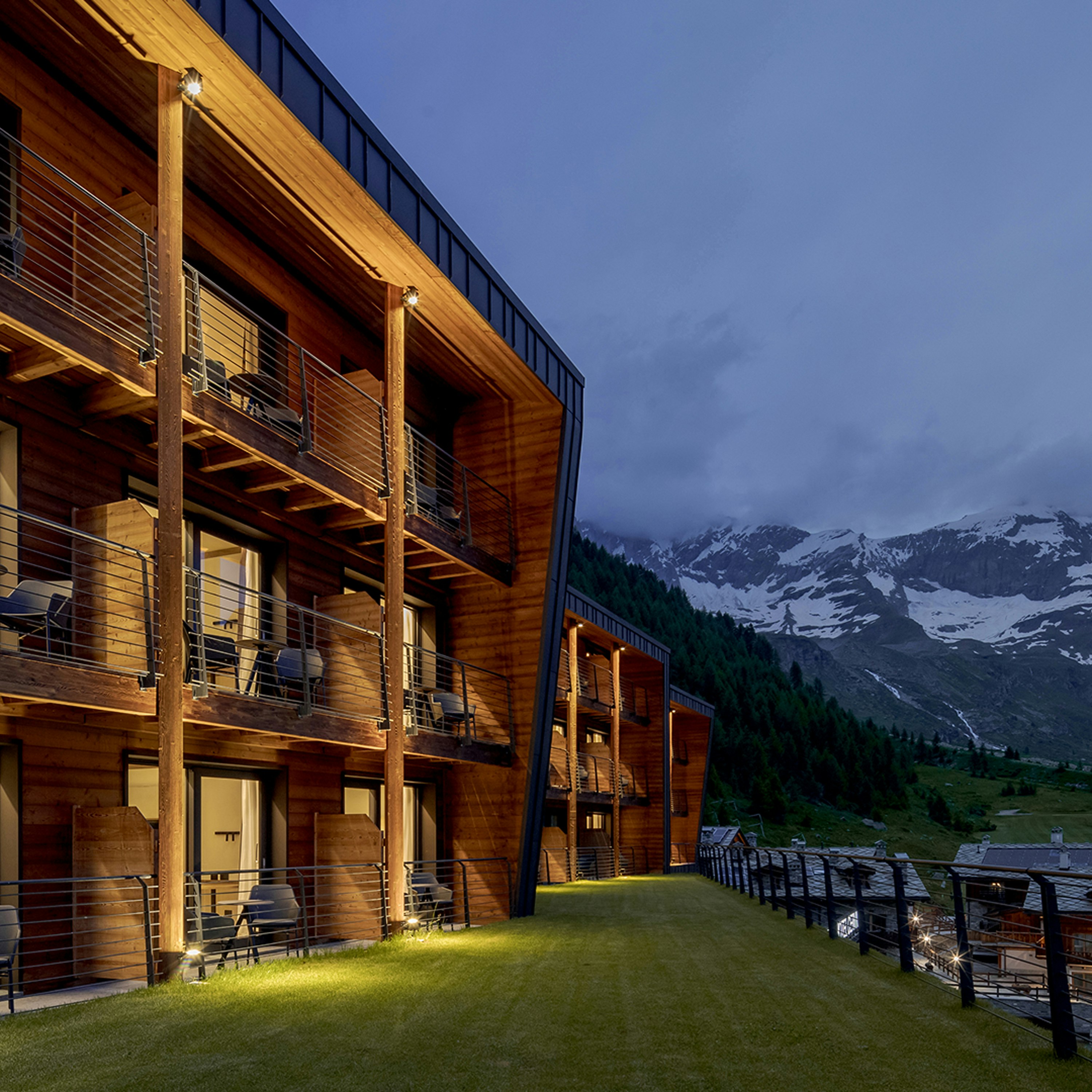 Night Lateral External View