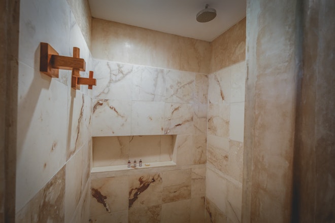 Standard Double - Bathroom