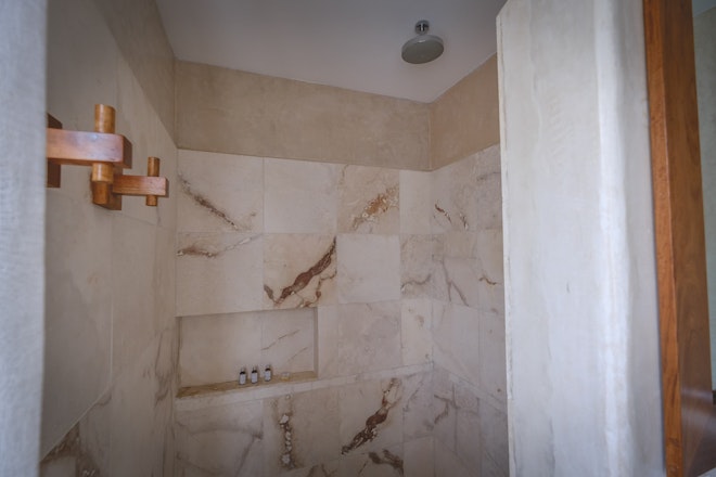 Standard King - Bathroom
