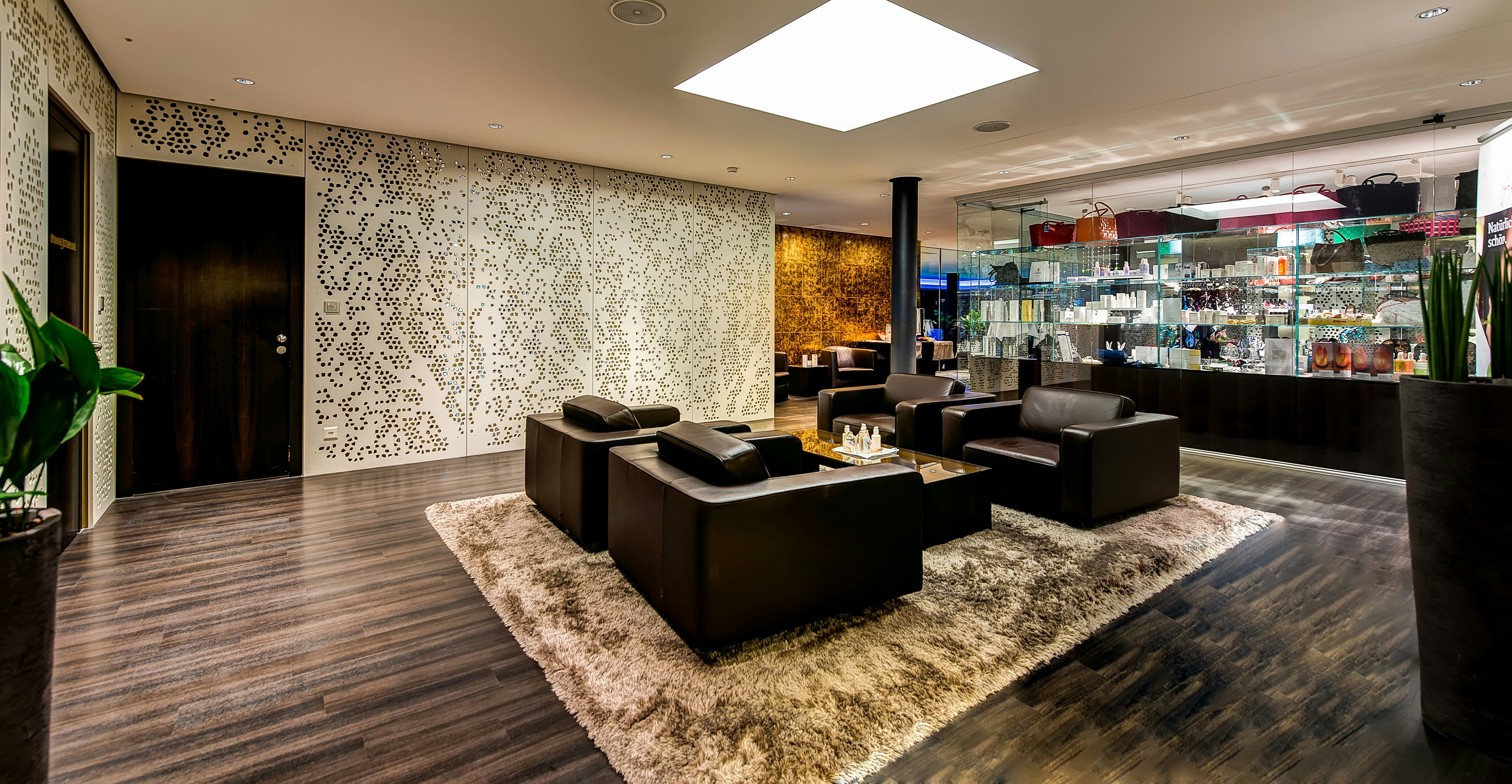 Spa Reception & Wellness Shop