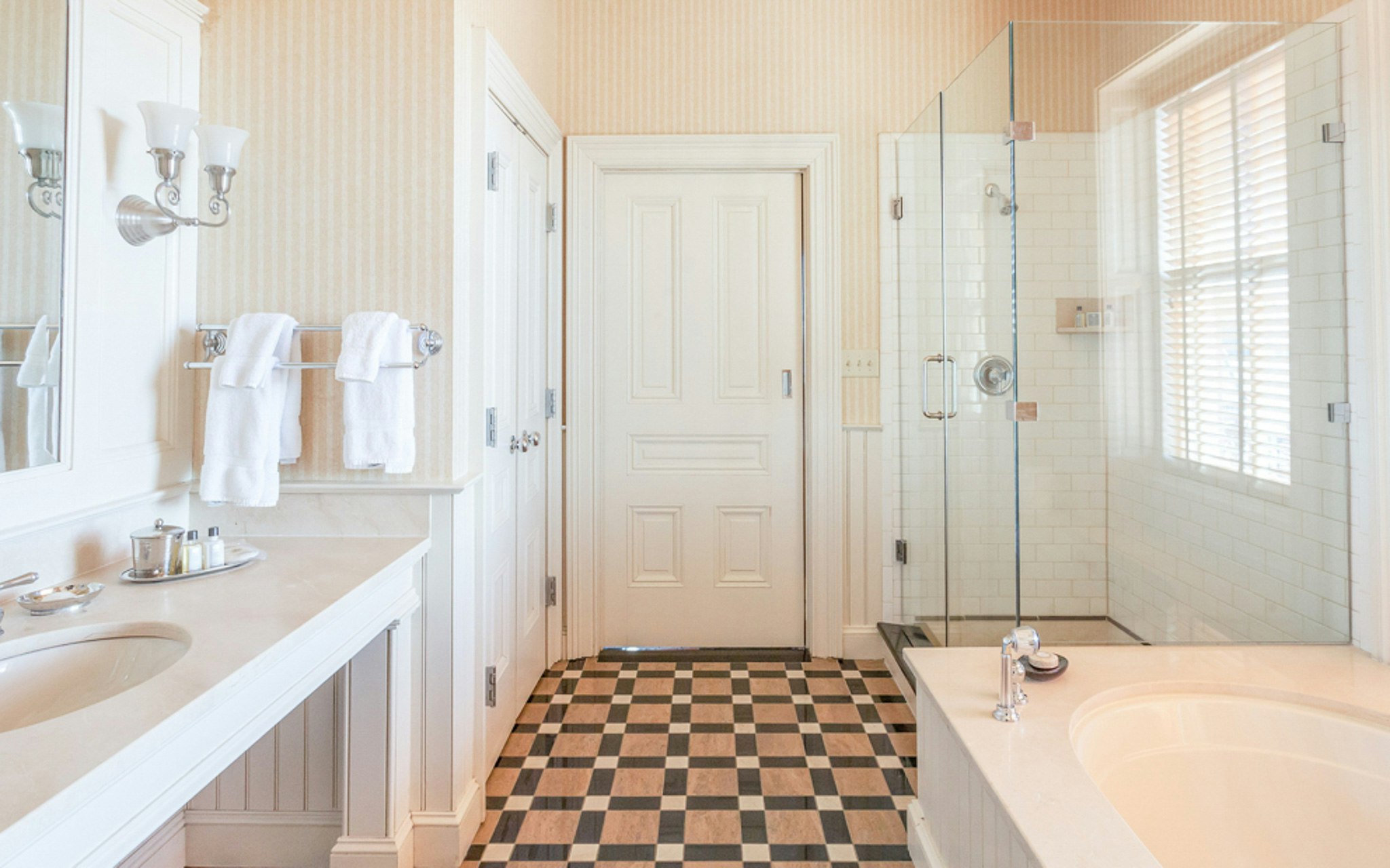 Mansion Room Bathroom