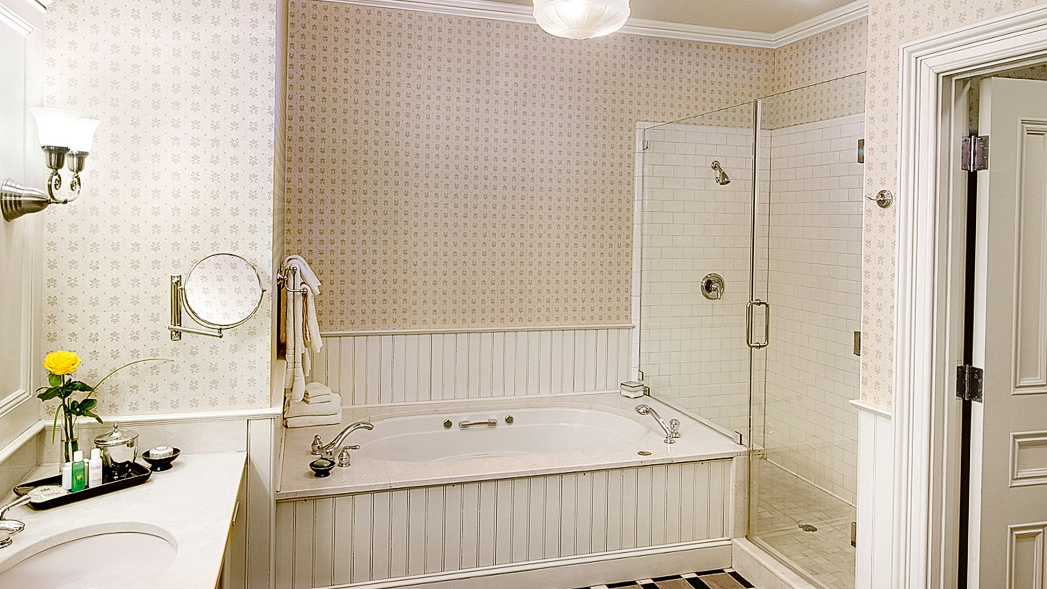 Suite Nine - Bathroom