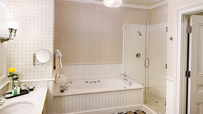 Suite Nine - Bathroom
