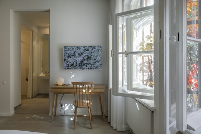 Garden View - Desk