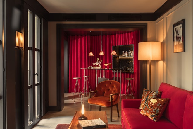 Club Suite - Living Area