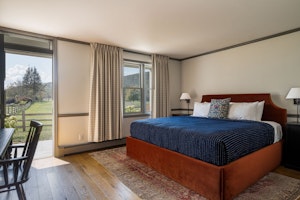 Windham View King W Balcony Accessible