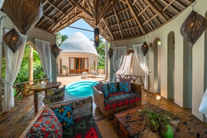 Villa Mawimbi - Terrace with Pool
