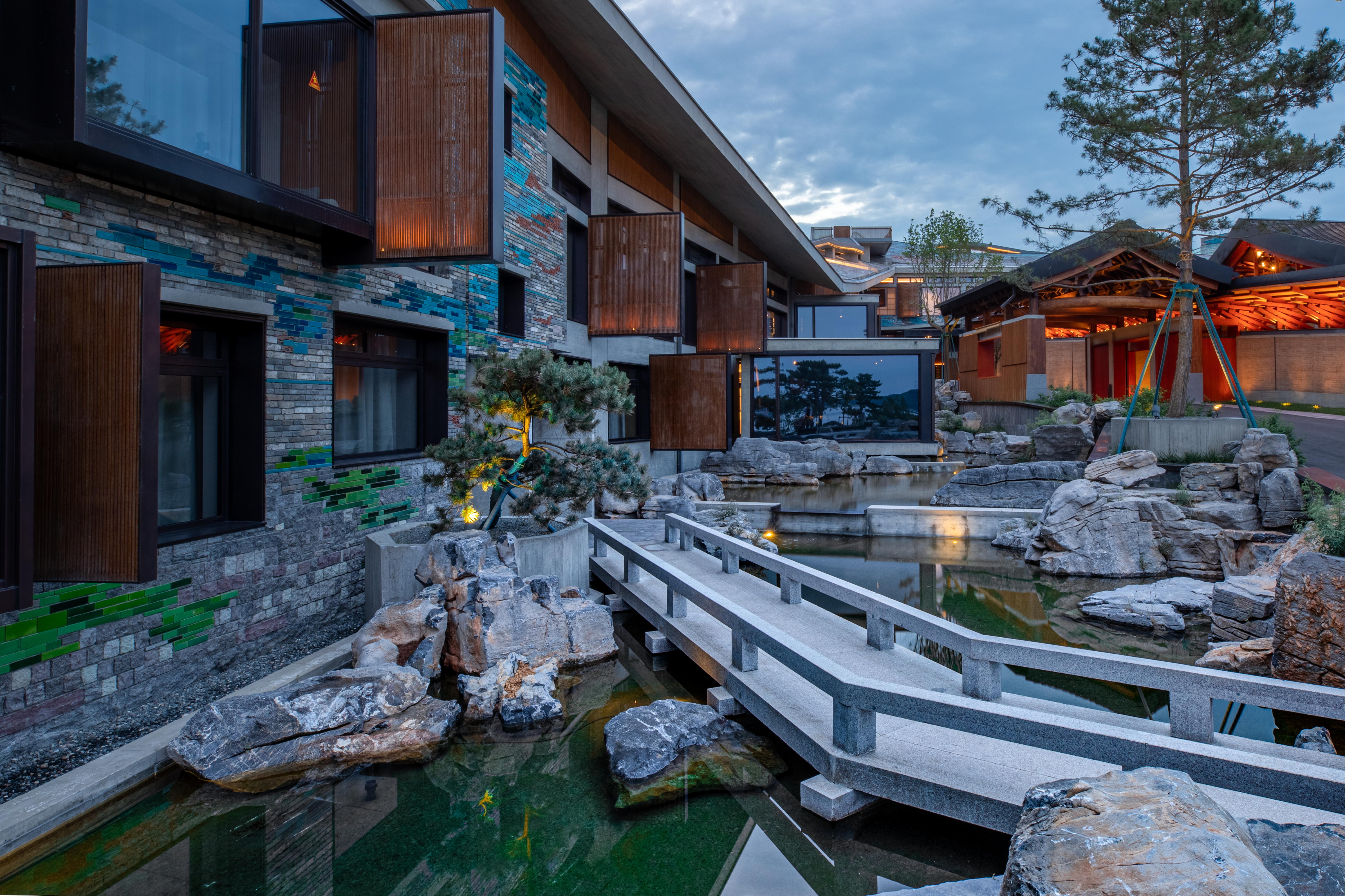 Pine Creek Night View