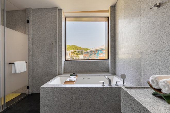 Si Yan Mountain View King Room Bathroom