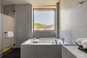 Si Yan Mountain View King Room Bathroom