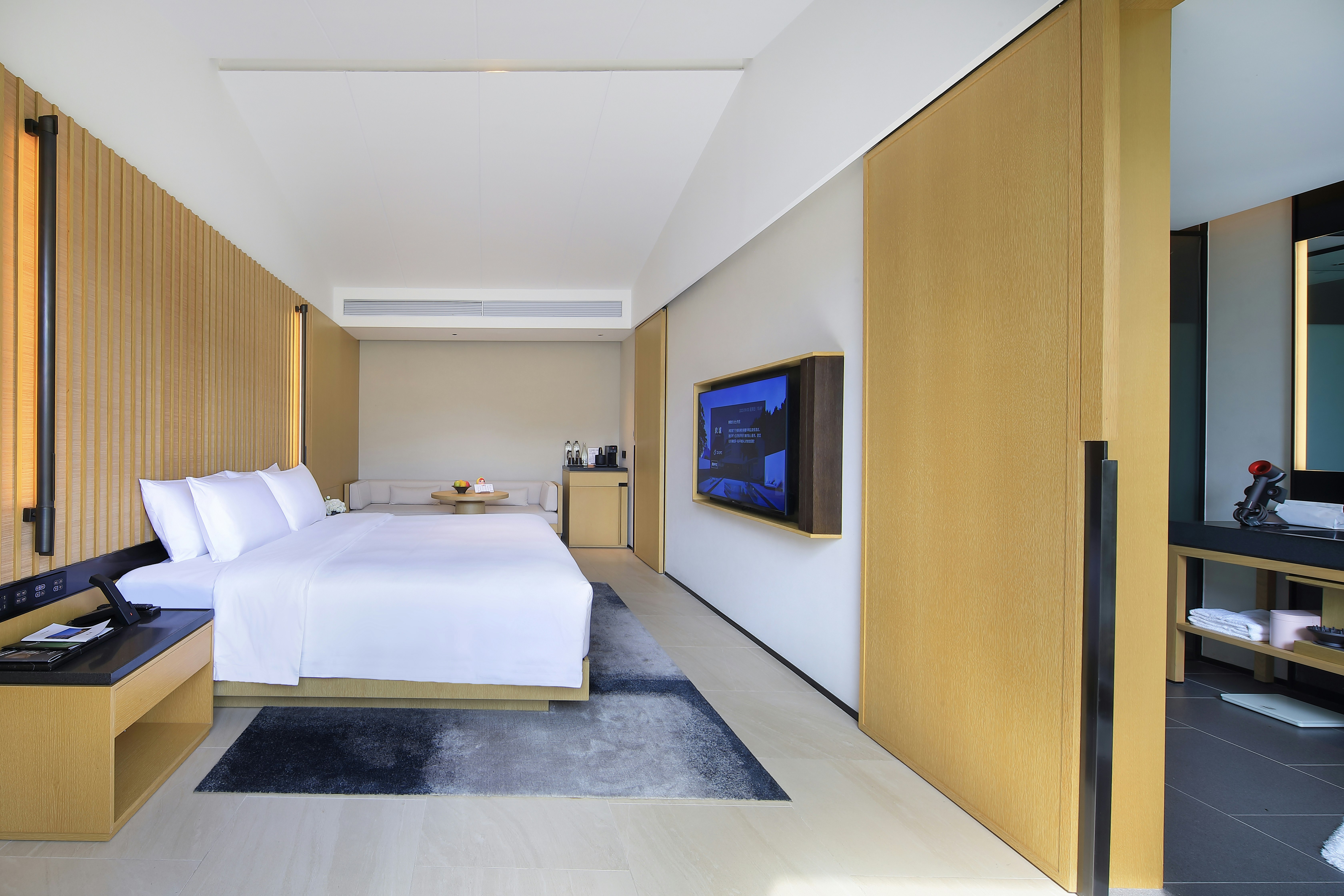 Courtyard King Room Interior