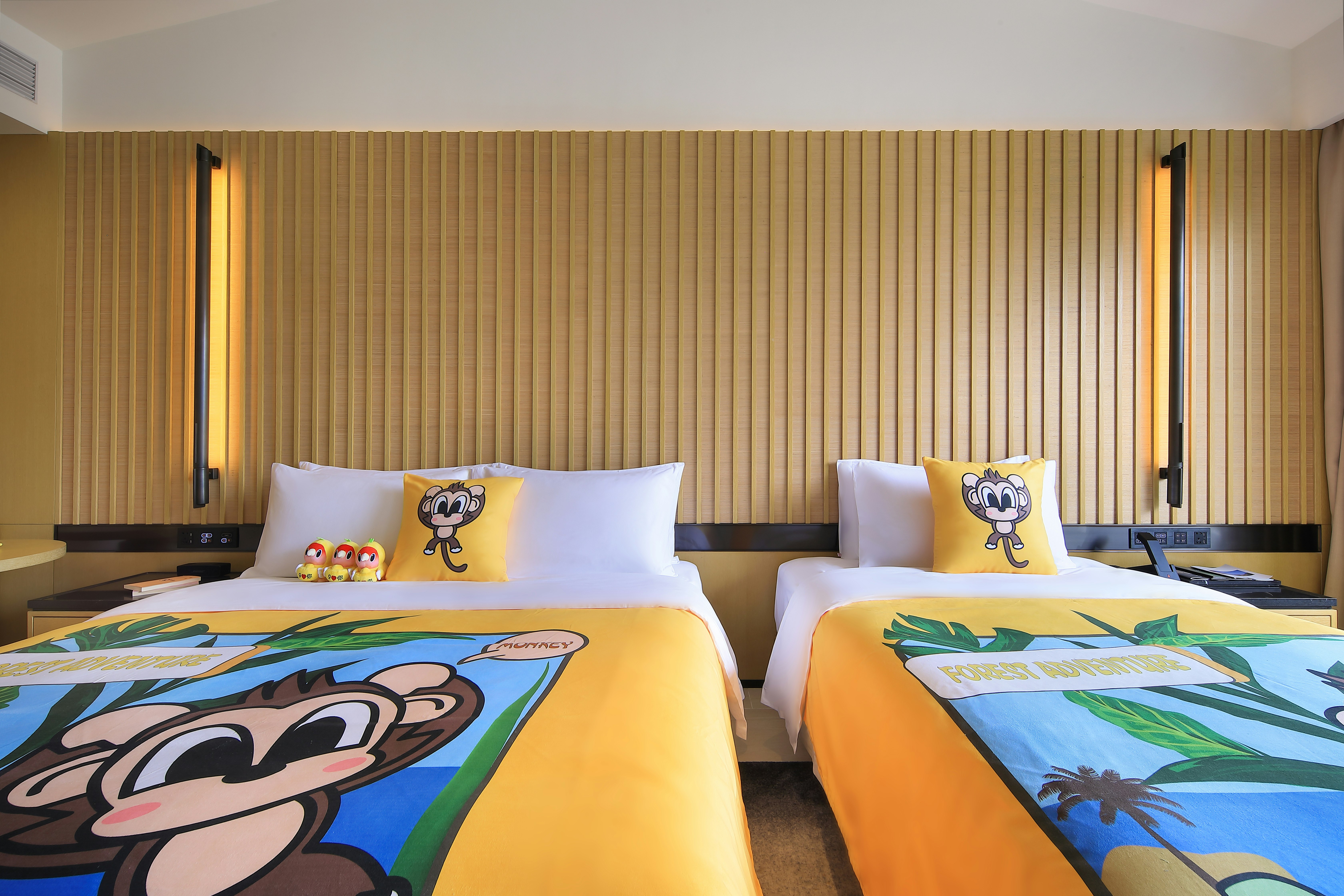 Courtyard Family Room Bed