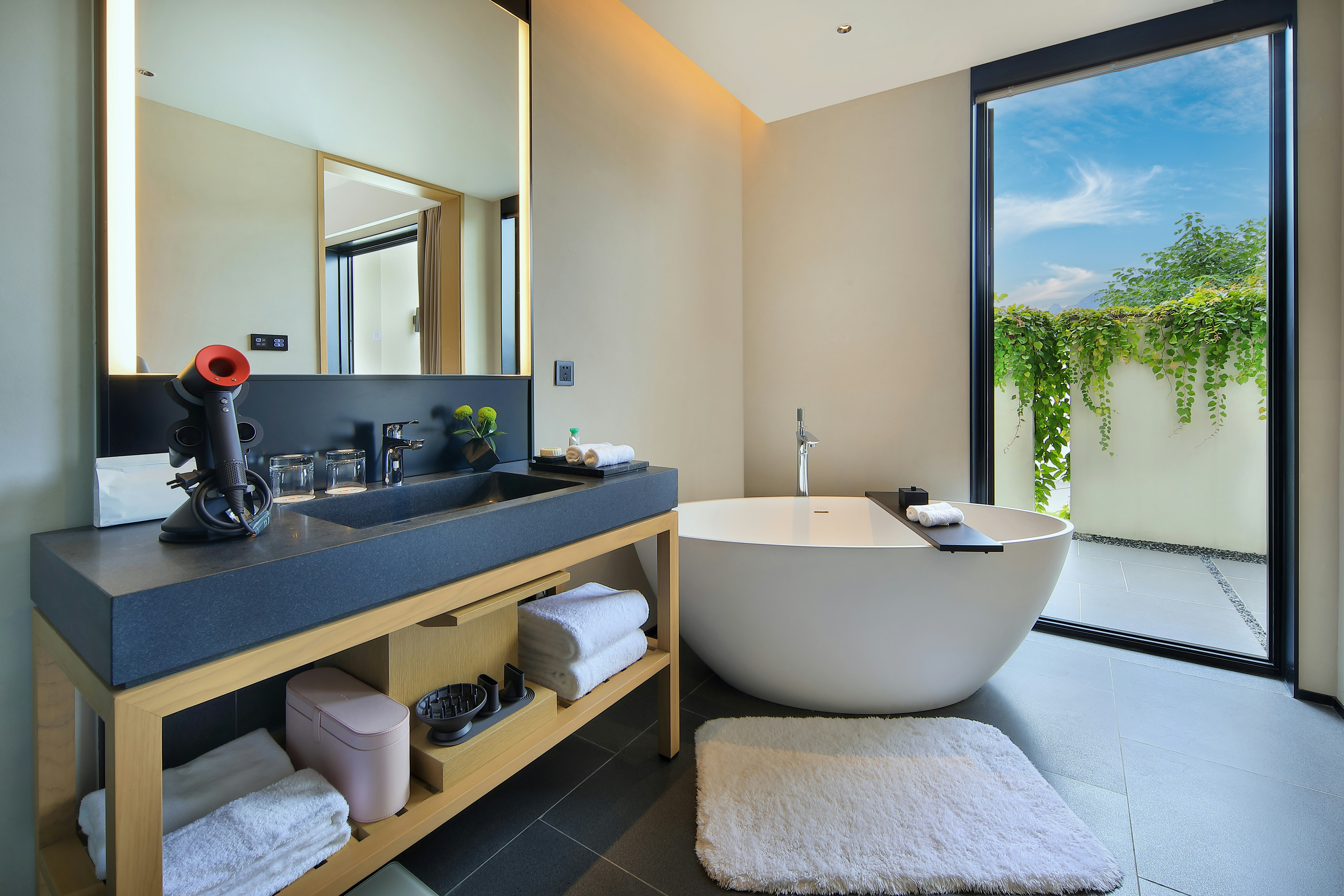 Courtyard Room Restroom