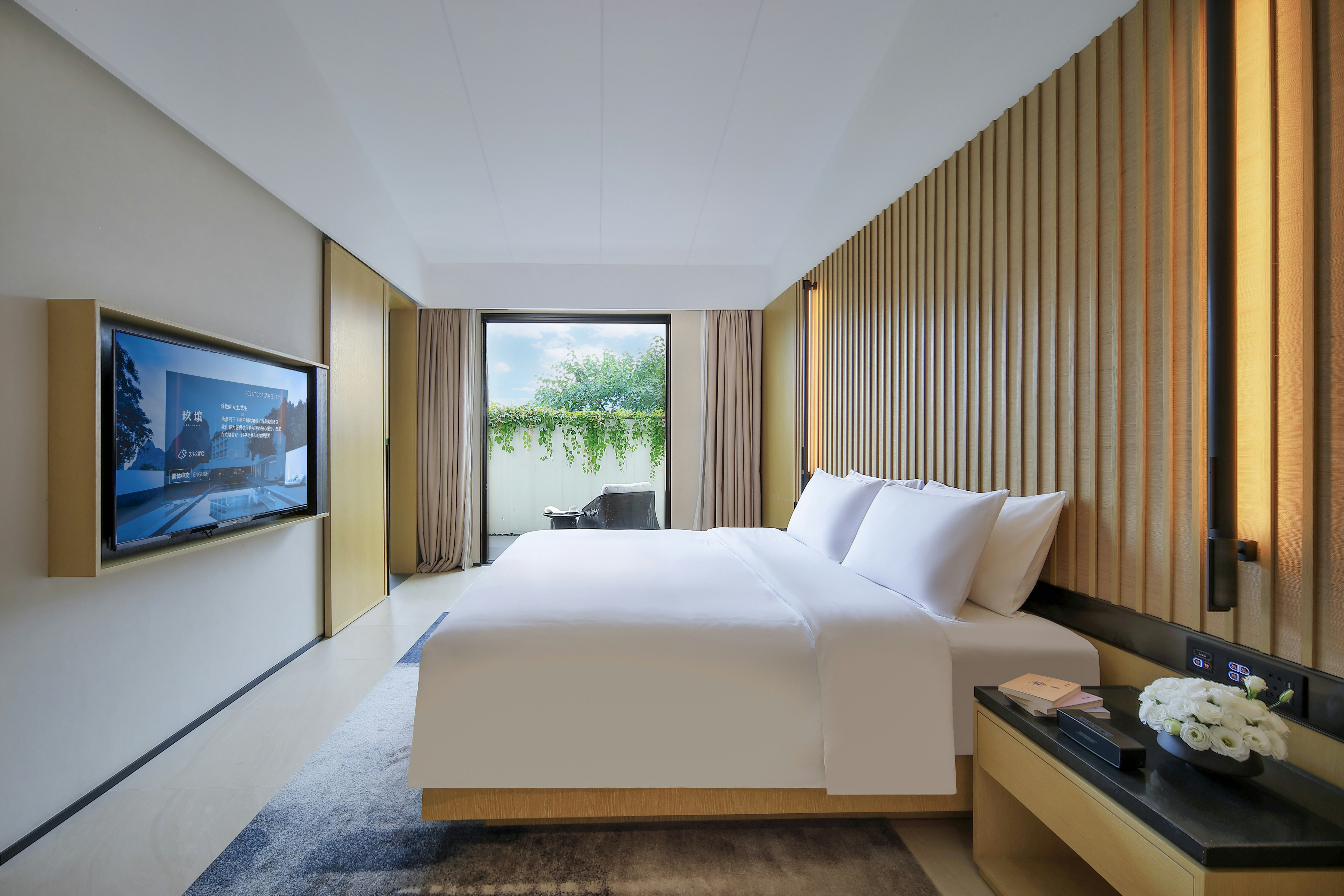 Courtyard King Room Interior