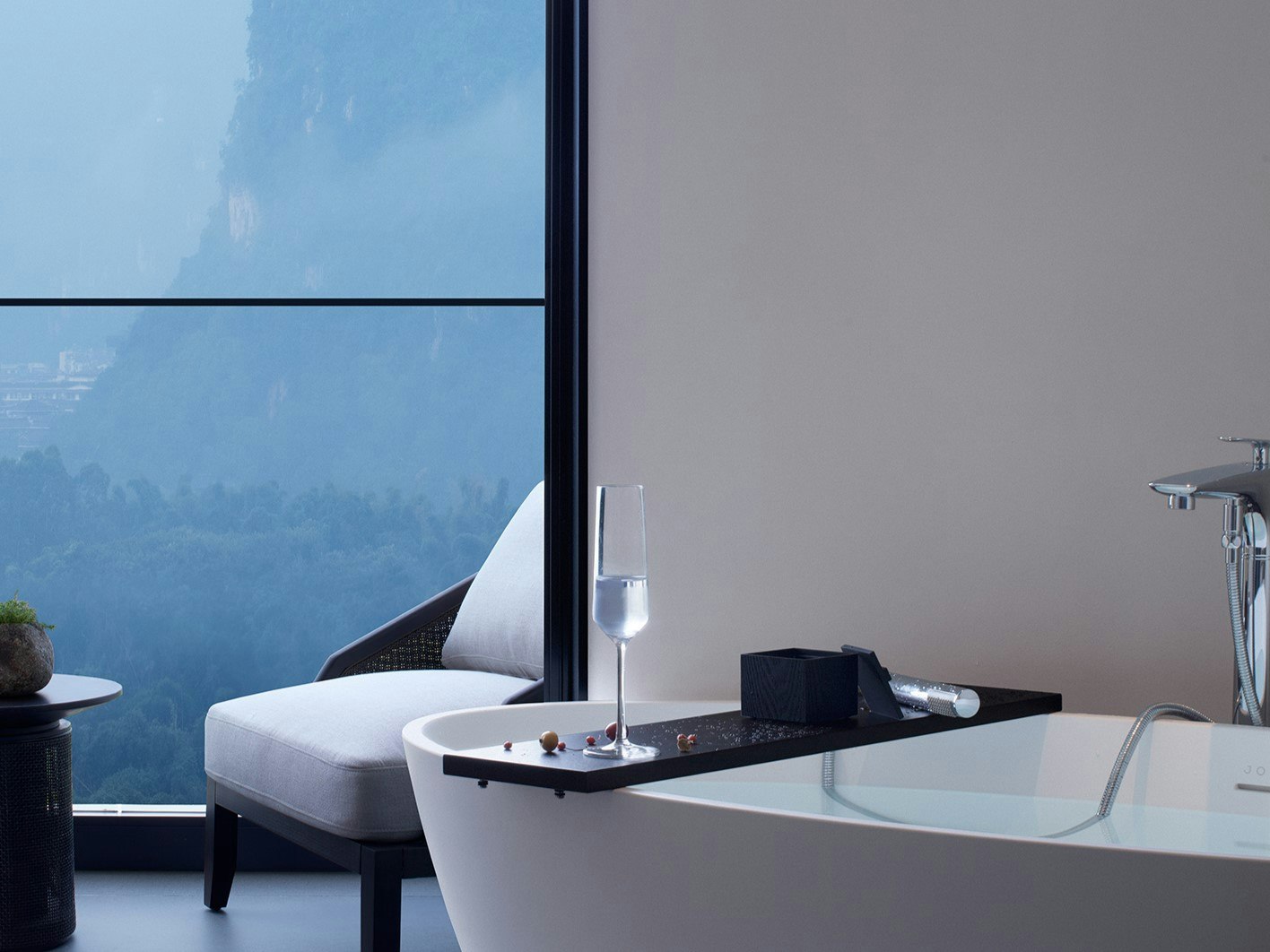 King Room With Mountain View Bathroom