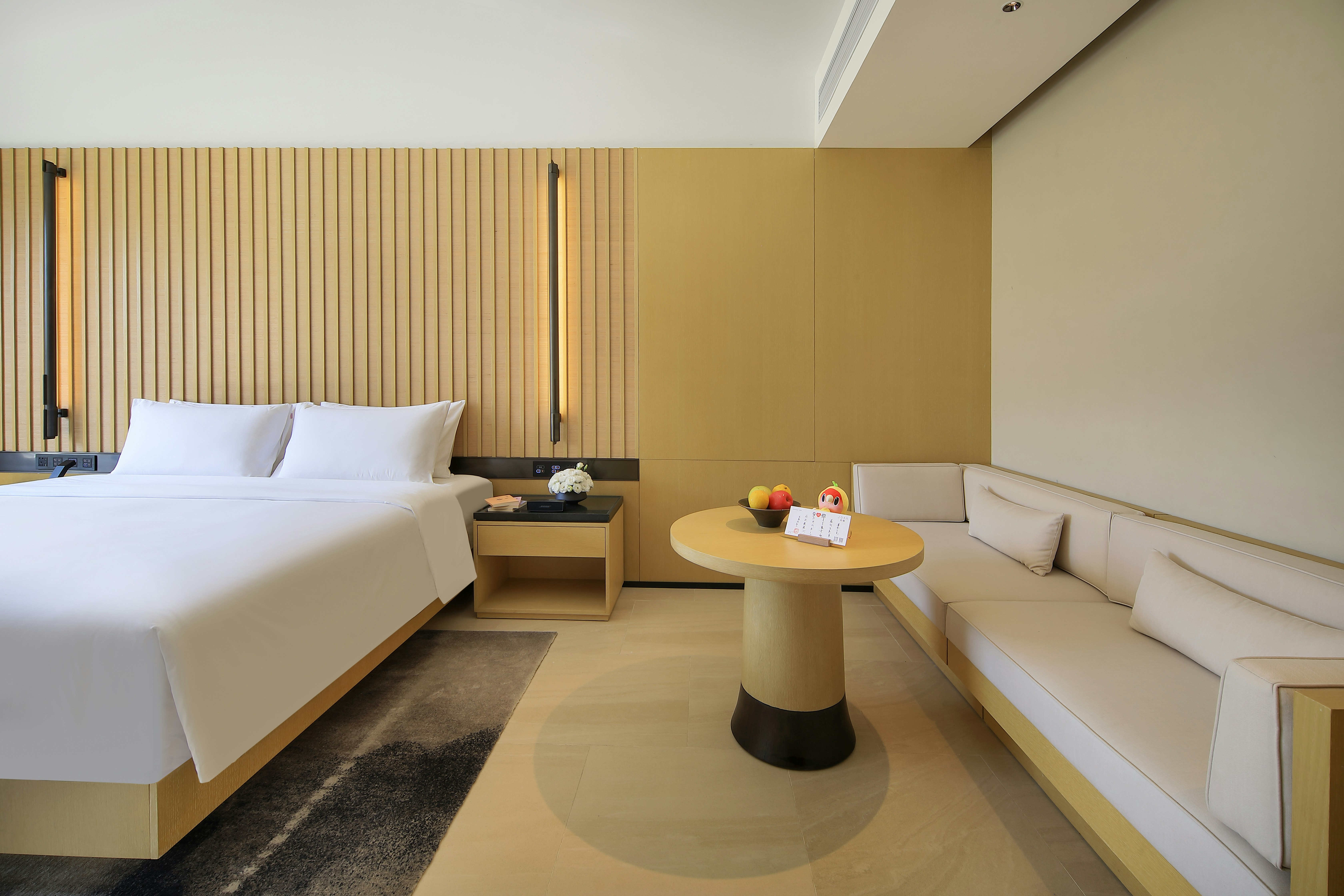 Courtyard King Seating Area