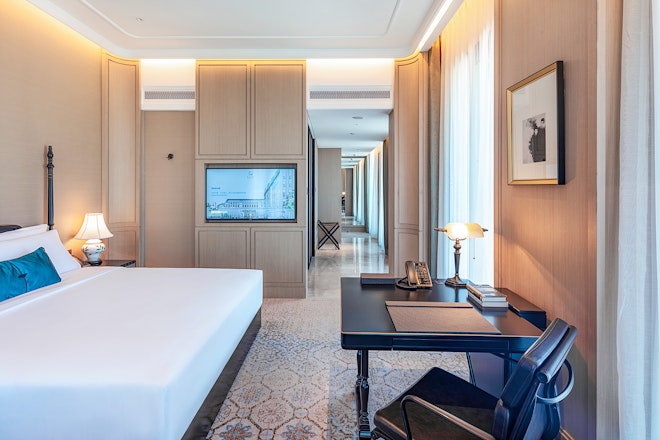 Superior King Room - Bedroom