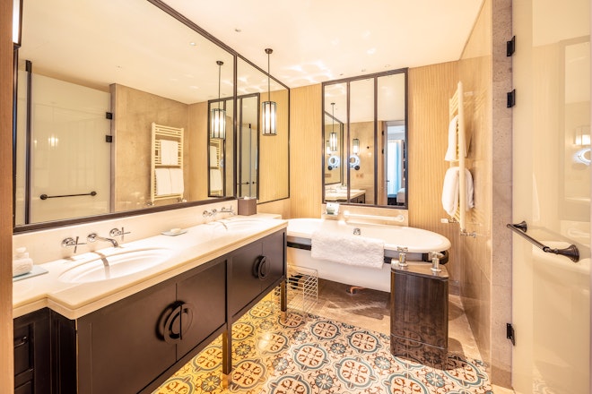 Infinity Suite Bathroom