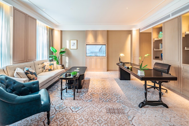 Executive Deluxe Suite
