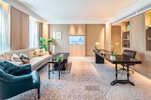 Executive Deluxe Suite