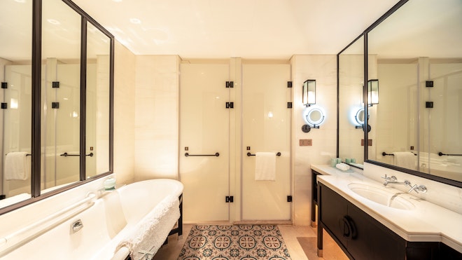 Superior King Room - Bathroom