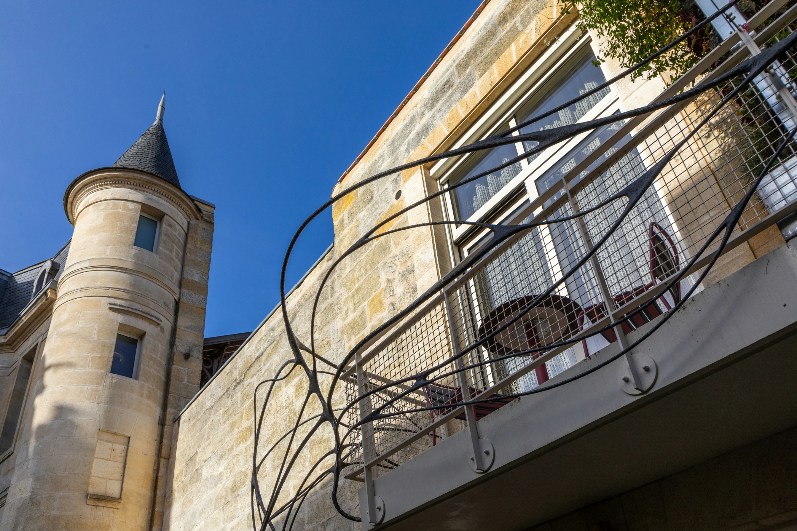 YNDO Hôtel - Exterior