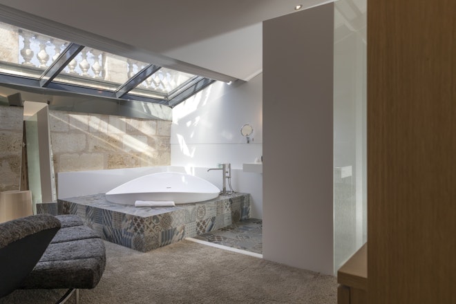 Executive Crazy - Bathroom