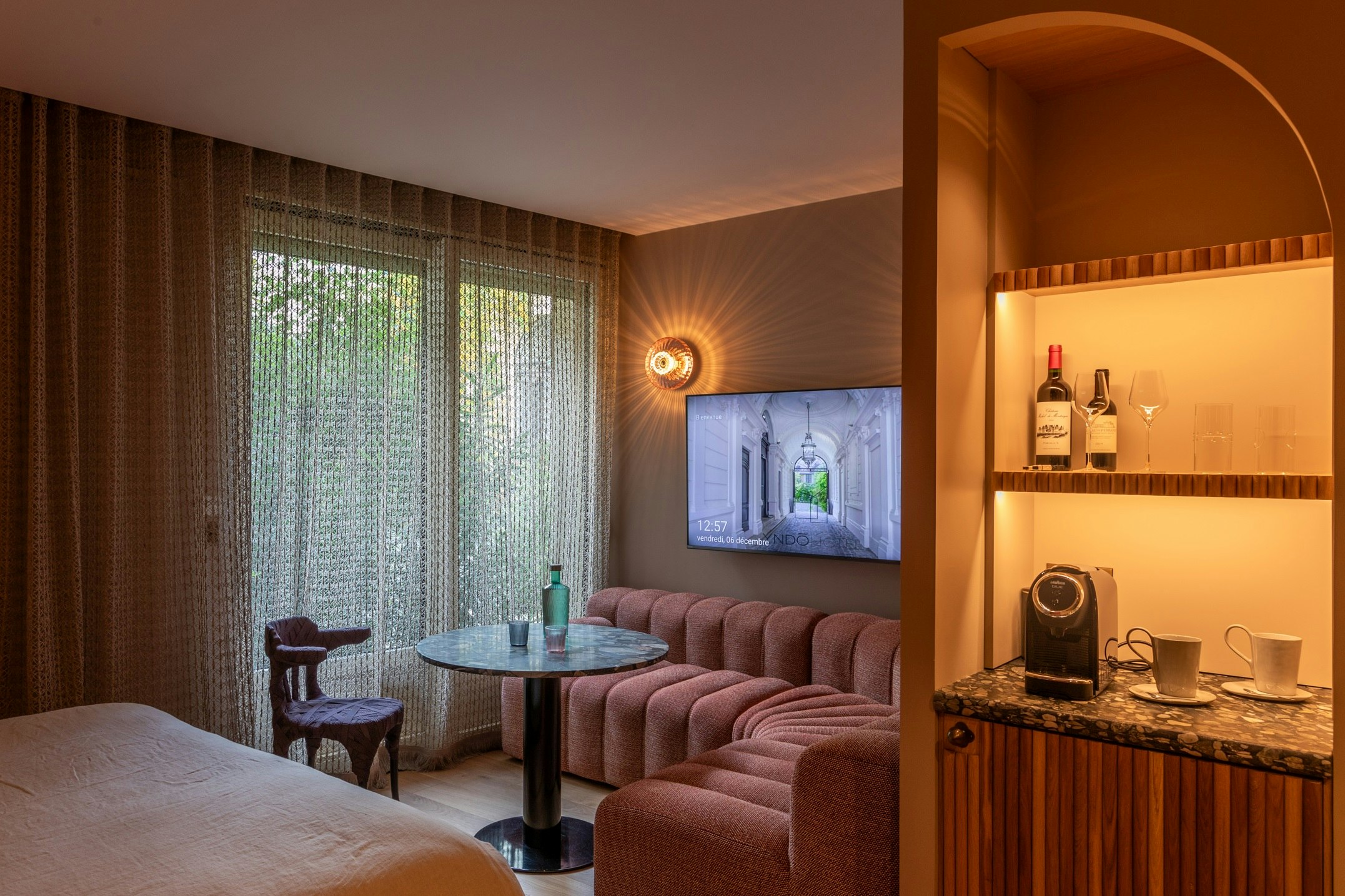 Executive Crazy - Living Area