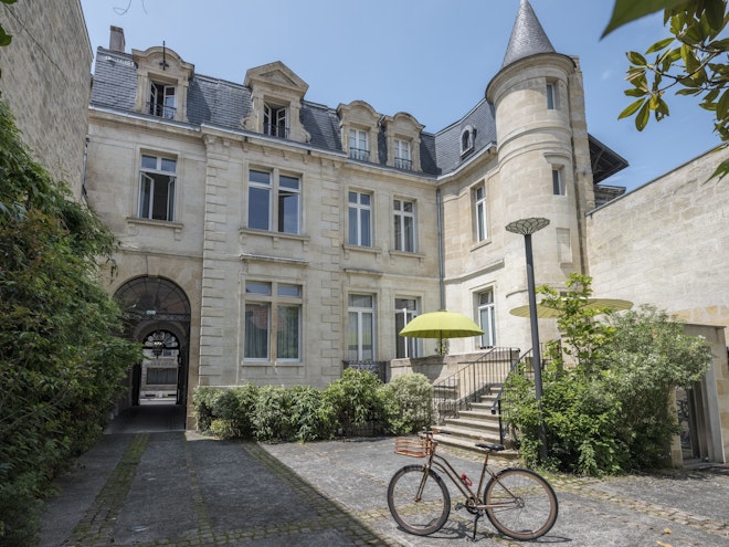 YNDO Hôtel - Exterior