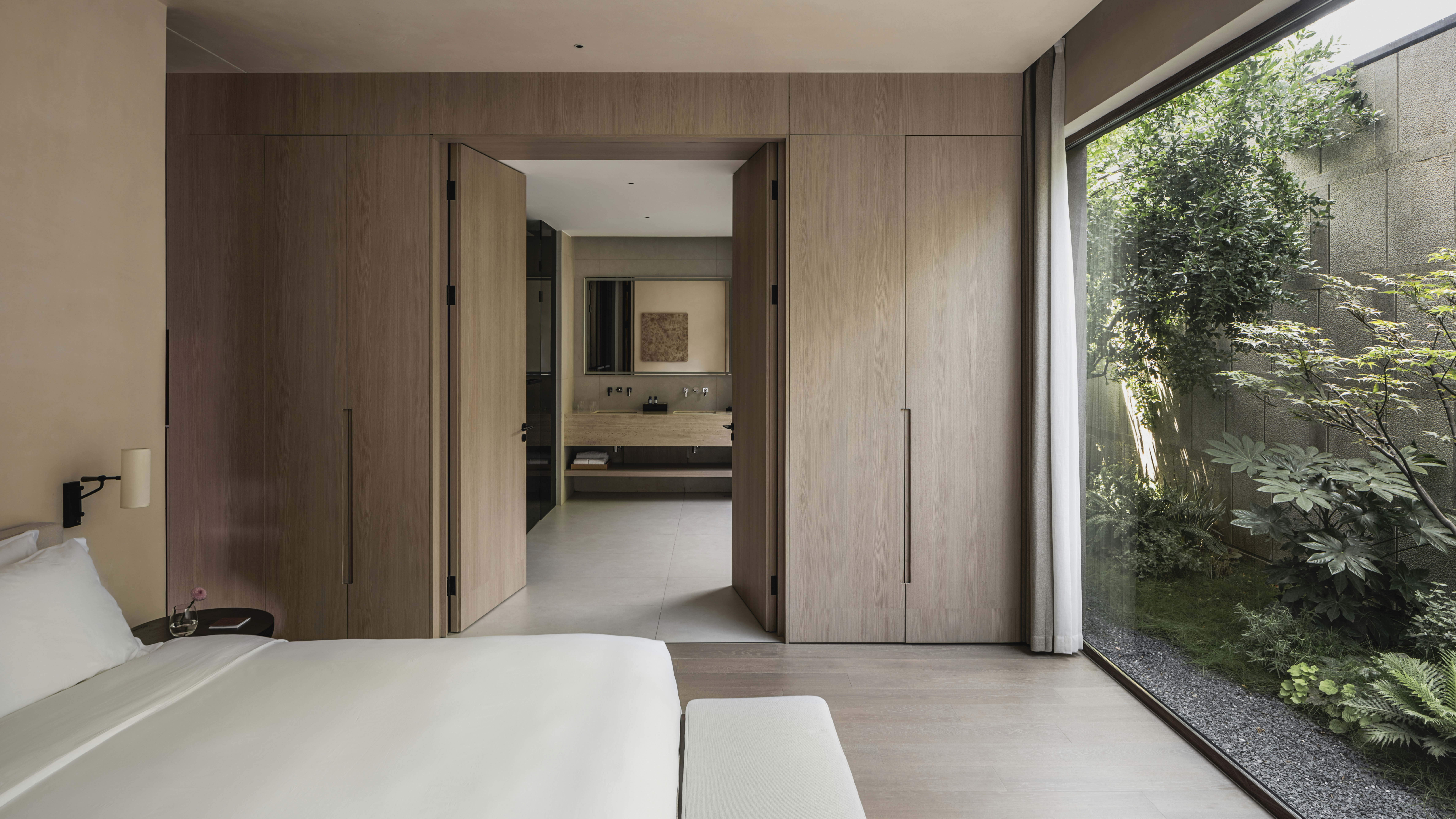 Deluxe Suite Room - Bedroom