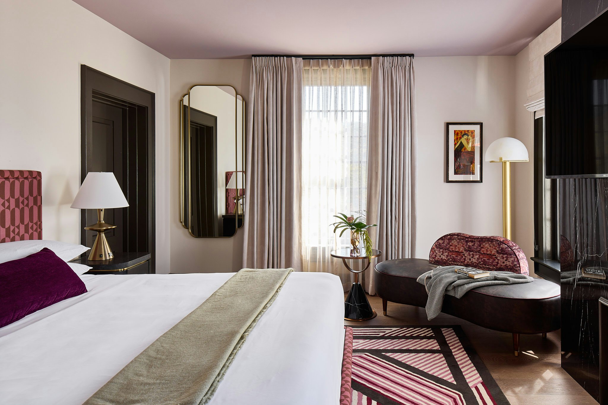 Wisteria Deluxe King - Bedroom