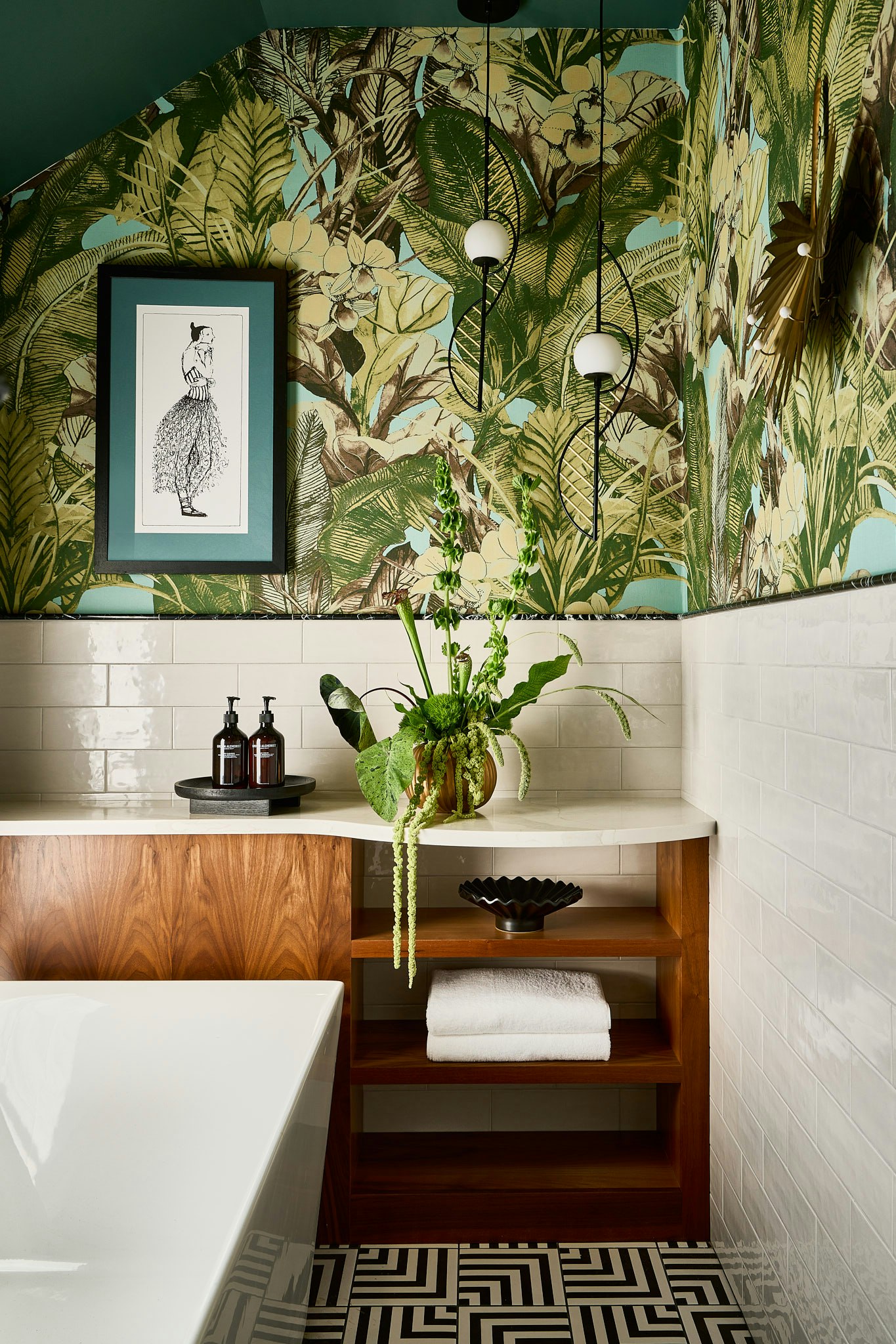 Magnolia King - Bathroom Details