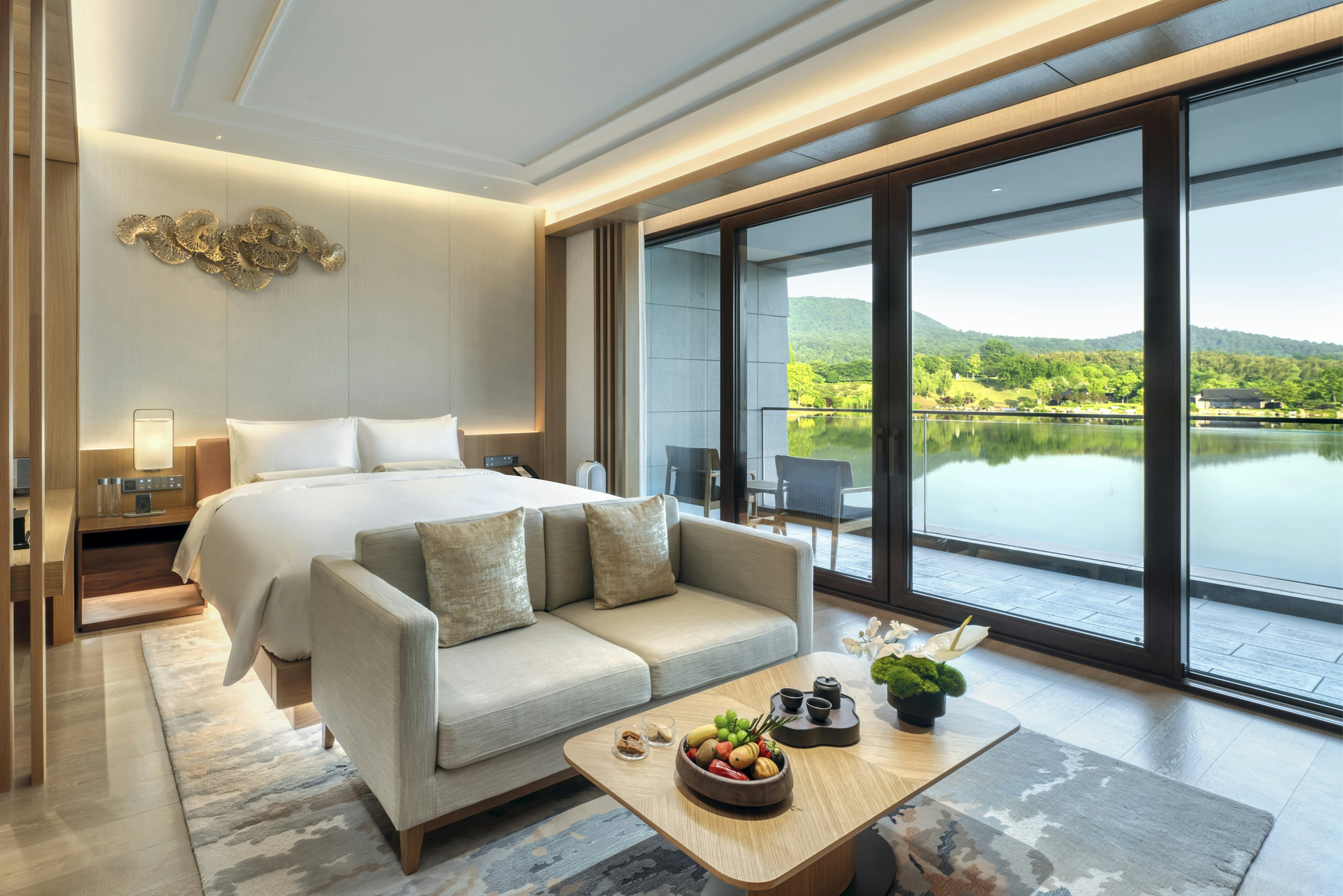 Lakeside Mountain View Room - Bedroom