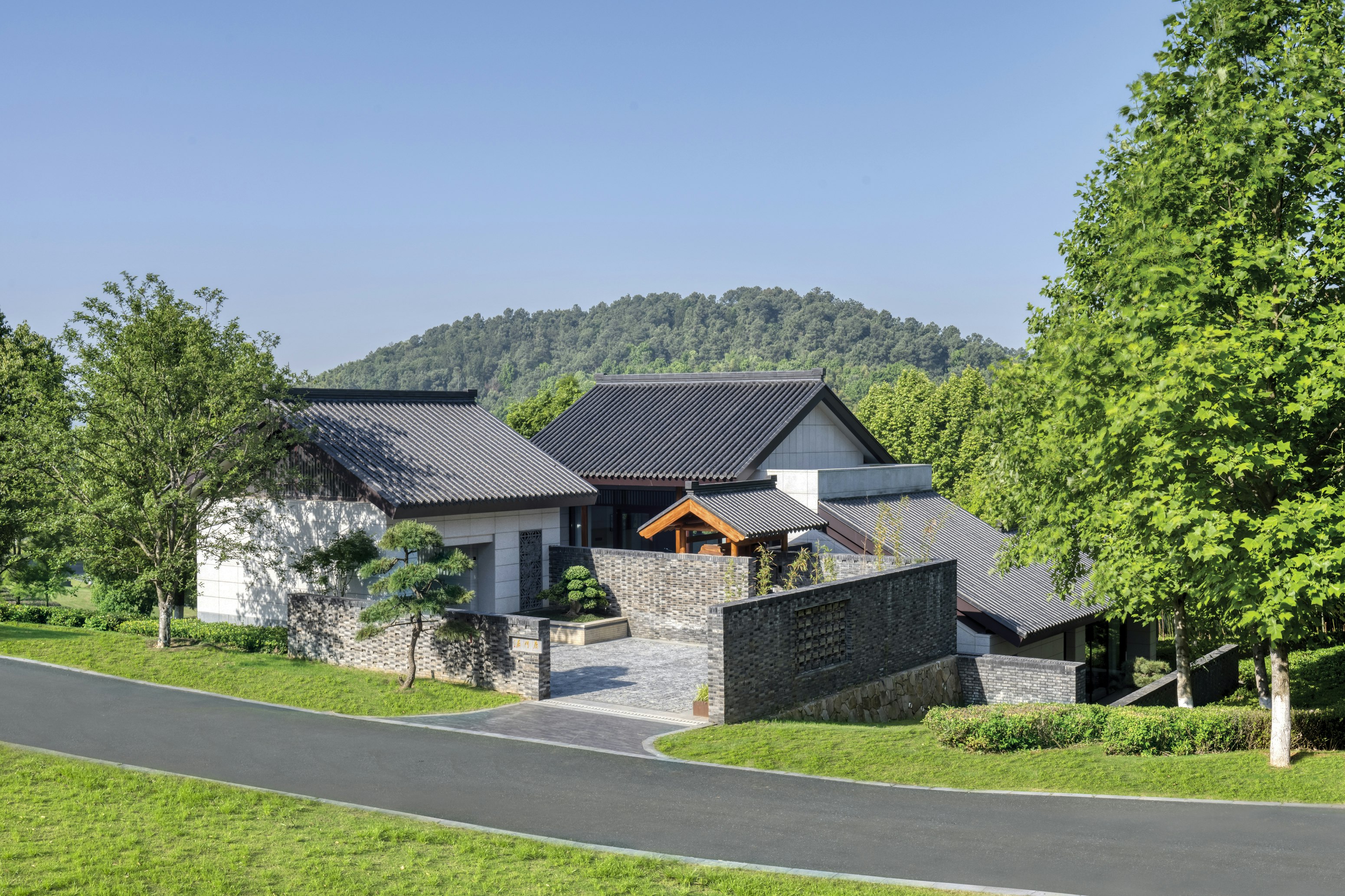 Lake View Mountain Stay Two Room Villa - Exterior