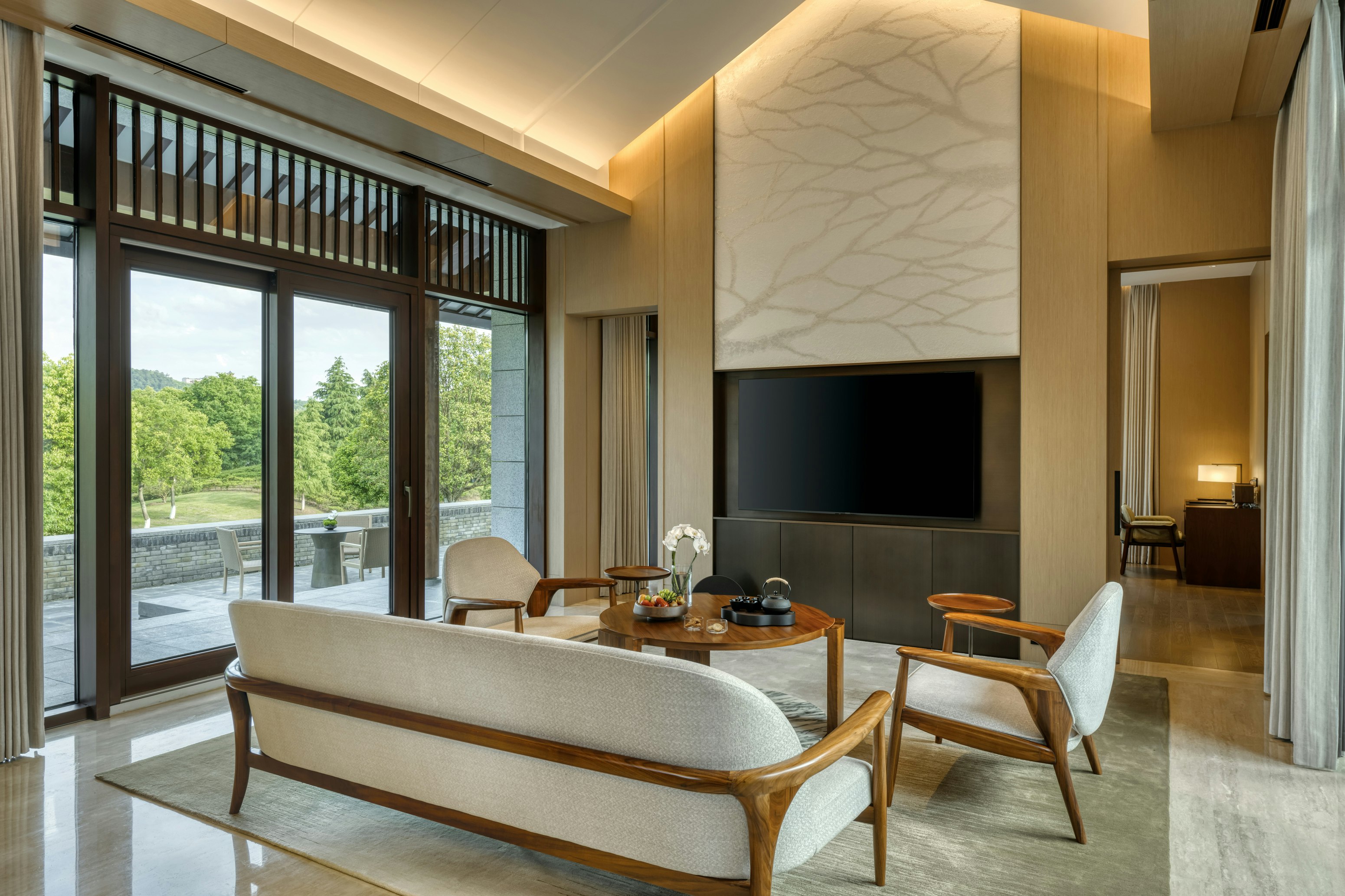 Lake View Mountain Stay One Room Villa - Living Area