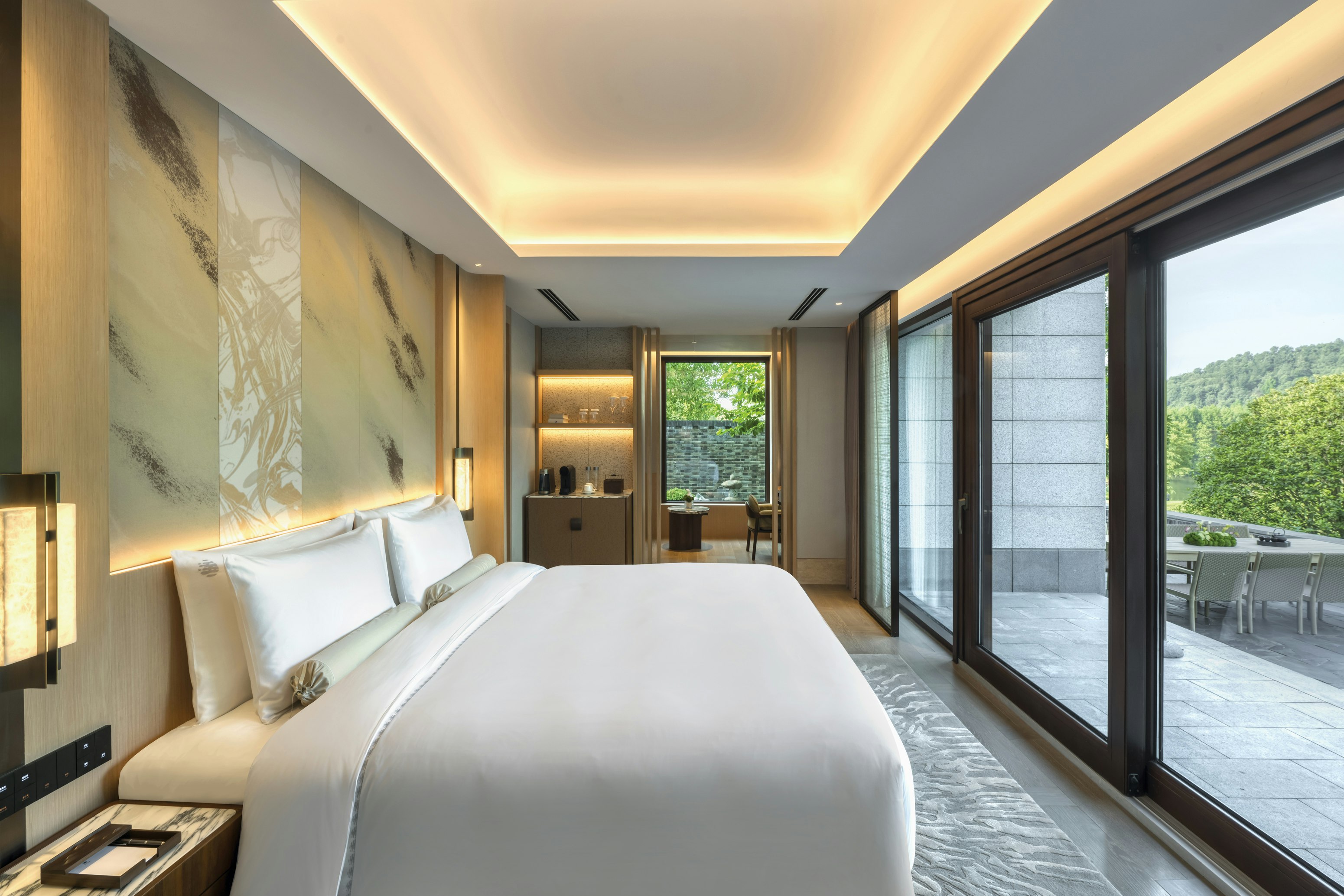 Lake View Mountain Stay Two Room Villa - Bedroom