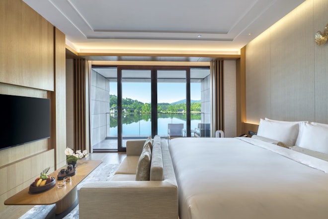 Lakeside Spectacular Mountain View Room - Bedroom