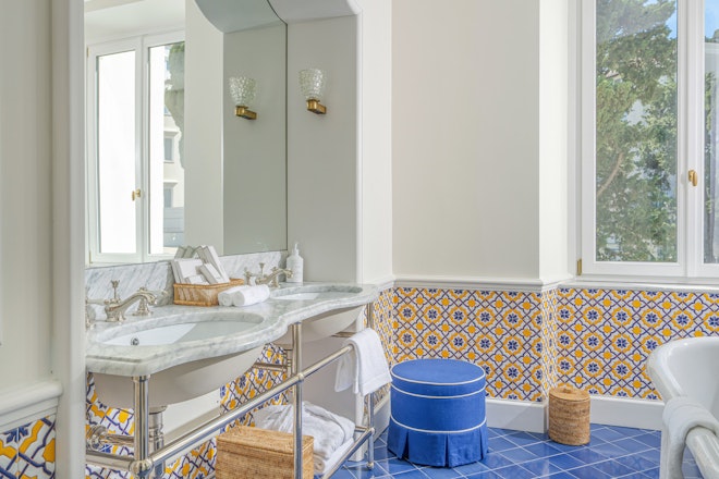 Helios Suite - Bathroom