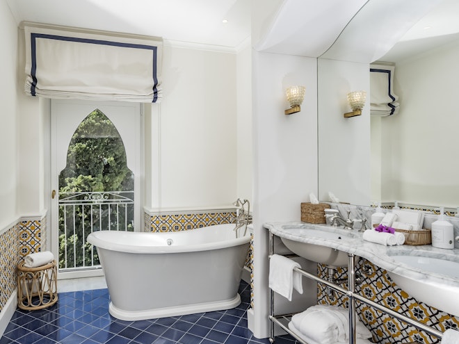 Lighthouse Suite - Bathroom