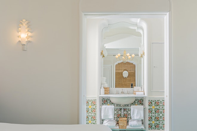 Deluxe Room - Bathroom