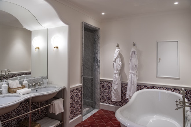 Patio Suite - Bathroom