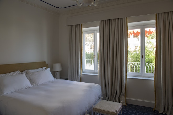 Deluxe Room - Bedroom