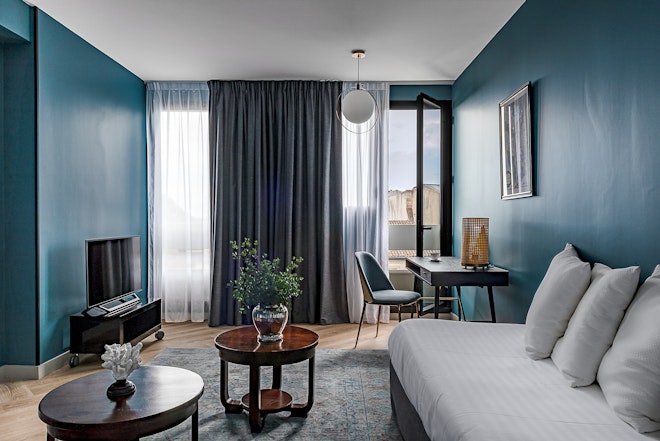 Deluxe Suite - Living Area