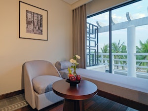 Deluxe River King - Living Area